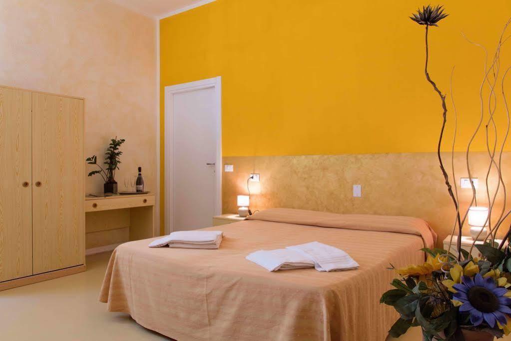 Hotel Il Ponte Cecina  Exterior photo